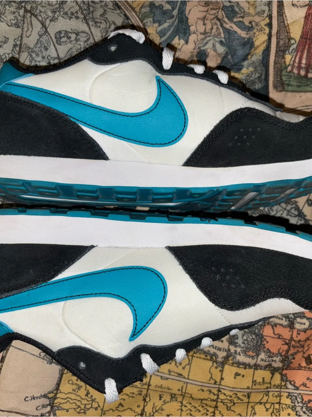 Nike Men’s Black/White/Teal Retro Runner Sneakers